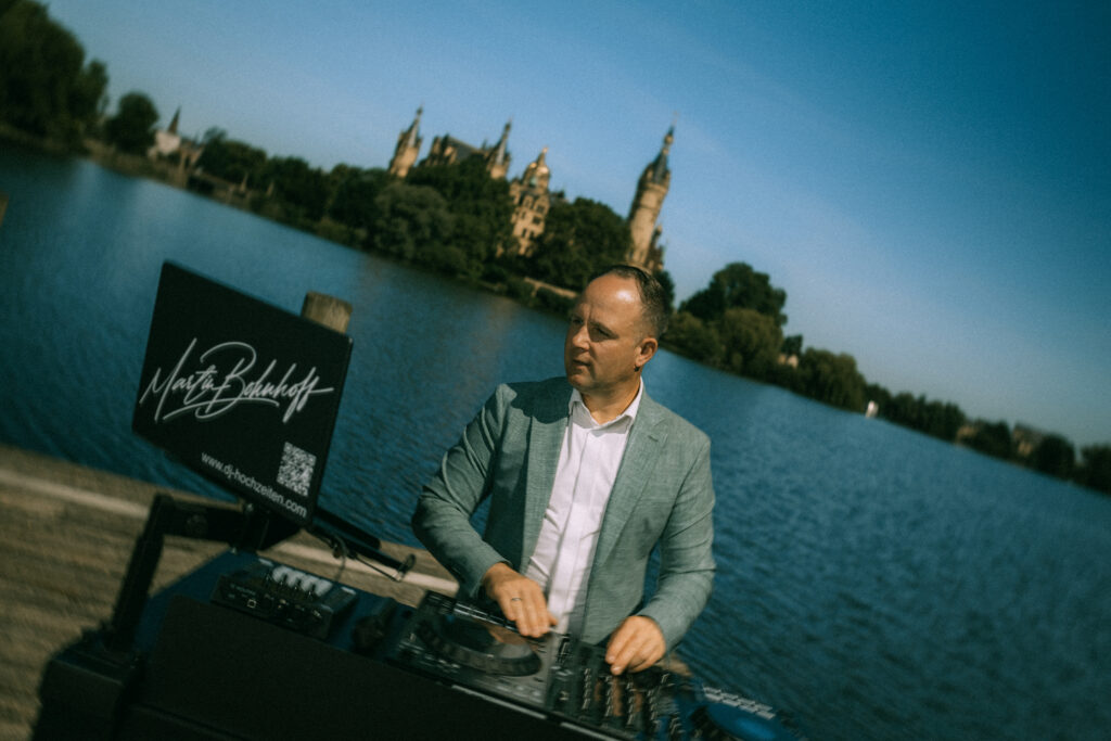 Mobiles DJ-Pult von Martin Bohnhoff am Schweriner See