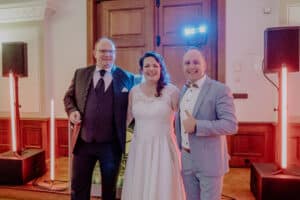 Hochzeitspaar mit Technik
